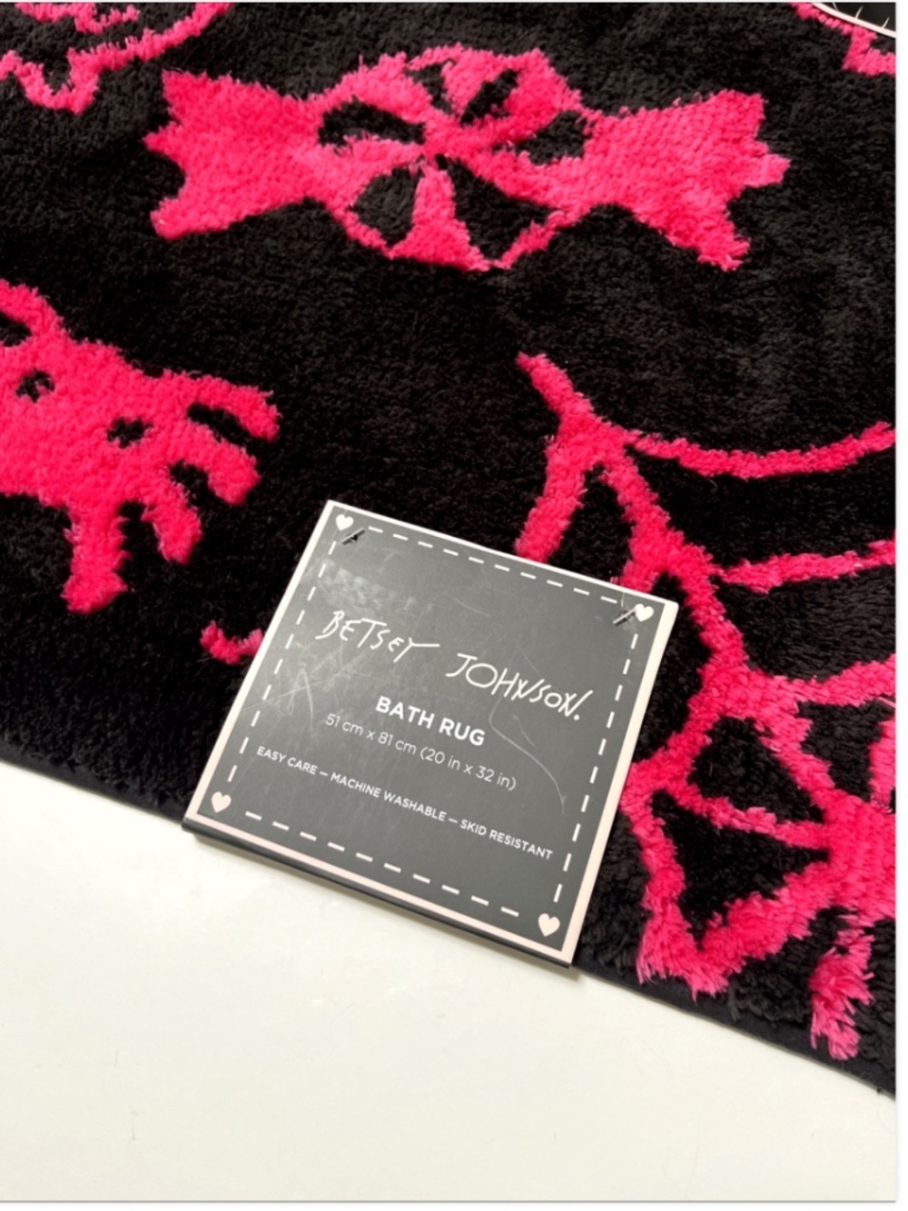 Betsey Johnson Halloween Bath Rug Pink Black Spider Candy 20x32 NWT - Picture 4 of 5